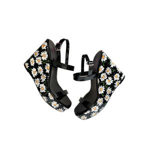 Betsey Johnson Sandals Landry Wedge Daisy Black Multi Women’s Size 8M